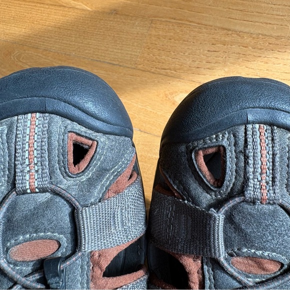 Keen Clearwater CNX Sandals H2 Gray Brown Black Sport Hiking Shoes Men\'s Sz 11.5